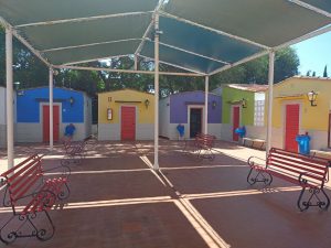campamento en inglés para niños en Valencia - bungalows a la sombra