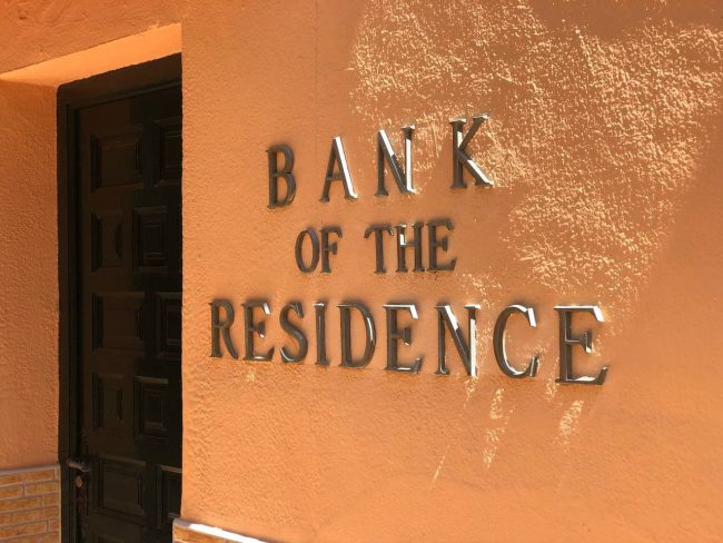 campamentos en inglés para adolescentes en Valencia - banco