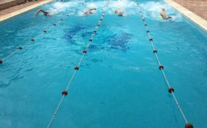 Campamentos de verano para adolescentes en Valencia -natación