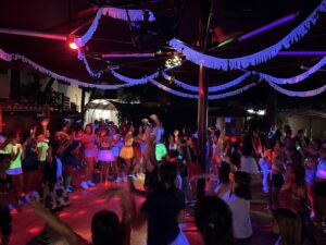 campamentos de verano para adolescentes en valencia - fiesta